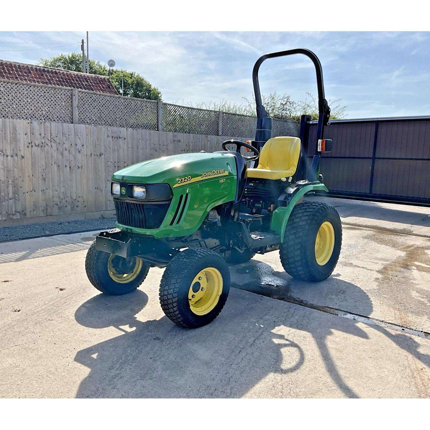 JOHN DEERE 2320 24HP COMPACT DIESEL 4WD TRACTOR